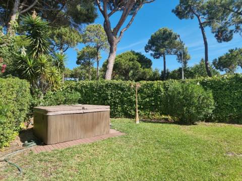 Moradia V3 toda térrea isolada com piscina,jardim e garagem - Vilamoura(Algarve)