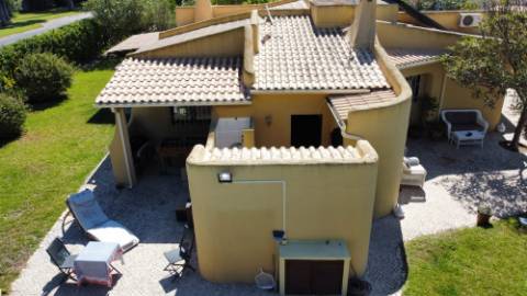 Moradia V3 toda térrea isolada com piscina,jardim e garagem - Vilamoura(Algarve)