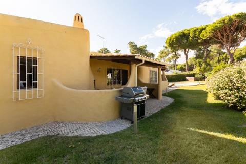Moradia V3 toda térrea isolada com piscina,jardim e garagem - Vilamoura(Algarve)