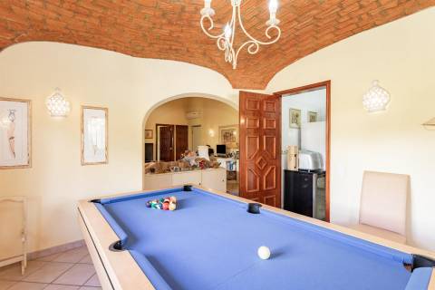 Moradia V3 toda térrea isolada com piscina,jardim e garagem - Vilamoura(Algarve)