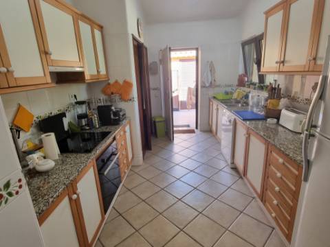 Moradia V3 toda térrea isolada com piscina,jardim e garagem - Vilamoura(Algarve)