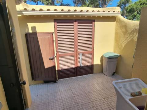 Moradia V3 toda térrea isolada com piscina,jardim e garagem - Vilamoura(Algarve)
