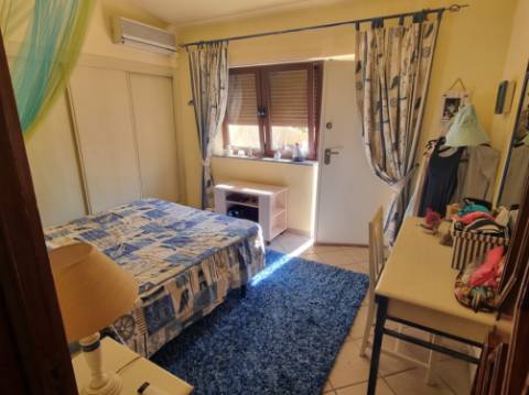 Moradia V3 toda térrea isolada com piscina,jardim e garagem - Vilamoura(Algarve)