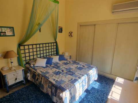 Moradia V3 toda térrea isolada com piscina,jardim e garagem - Vilamoura(Algarve)