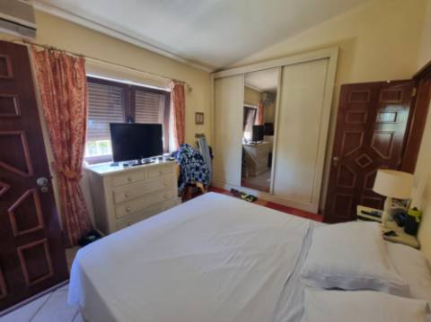 Moradia V3 toda térrea isolada com piscina,jardim e garagem - Vilamoura(Algarve)