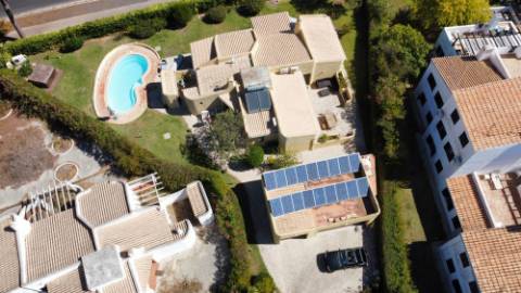 Moradia V3 toda térrea isolada com piscina,jardim e garagem - Vilamoura(Algarve)