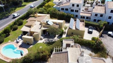 Moradia V3 toda térrea isolada com piscina,jardim e garagem - Vilamoura(Algarve)