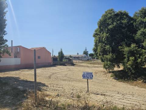 Terreno com 340 m2 em avos com eletricidade e loteamento - Passil (Alcochete)