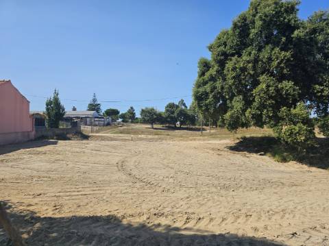 Terreno com 340 m2 em avos com eletricidade e loteamento - Passil (Alcochete)