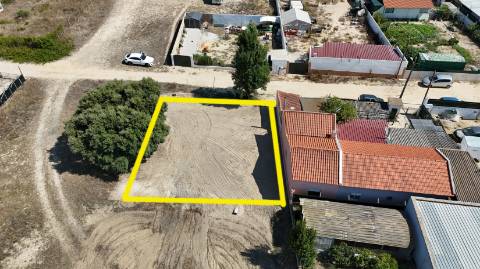 Terreno com 340 m2 em avos com eletricidade e loteamento - Passil (Alcochete)