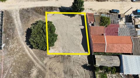 Terreno com 340 m2 em avos com eletricidade e loteamento - Passil (Alcochete)
