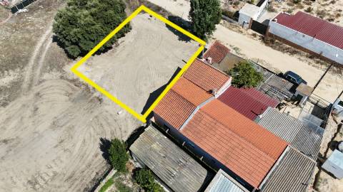 Terreno com 340 m2 em avos com eletricidade e loteamento - Passil (Alcochete)