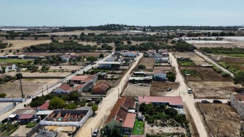 Terreno com 340 m2 em avos com eletricidade e loteamento - Passil (Alcochete)