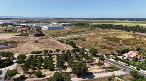 Terreno com 340 m2 em avos com eletricidade e loteamento - Passil (Alcochete)