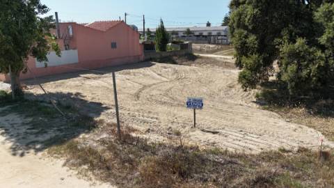 Terreno com 340 m2 em avos com eletricidade e loteamento - Passil (Alcochete)