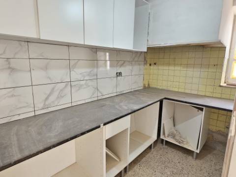 Prédio com 2 habitações e 1 loja de comércio - Baixa de Setúbal