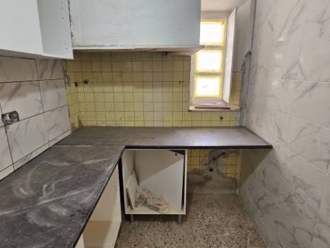 Prédio com 2 habitações e 1 loja de comércio - Baixa de Setúbal