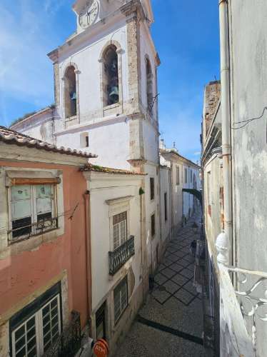 Prédio com 2 habitações e 1 loja de comércio - Baixa de Setúbal