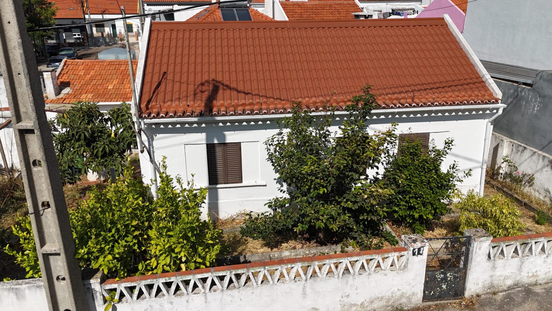 EXCLUSIVO - Venda conjunta de 2 moradias a necessitar de remodelação/construção - (Setúbal)
