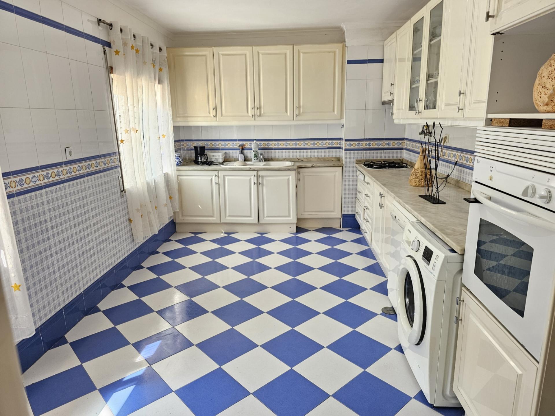 EXCLUSIVO - Apartamento T2 + 1 com áreas generosas e 2 wc - Bairro Afonso Costa(Setúbal)