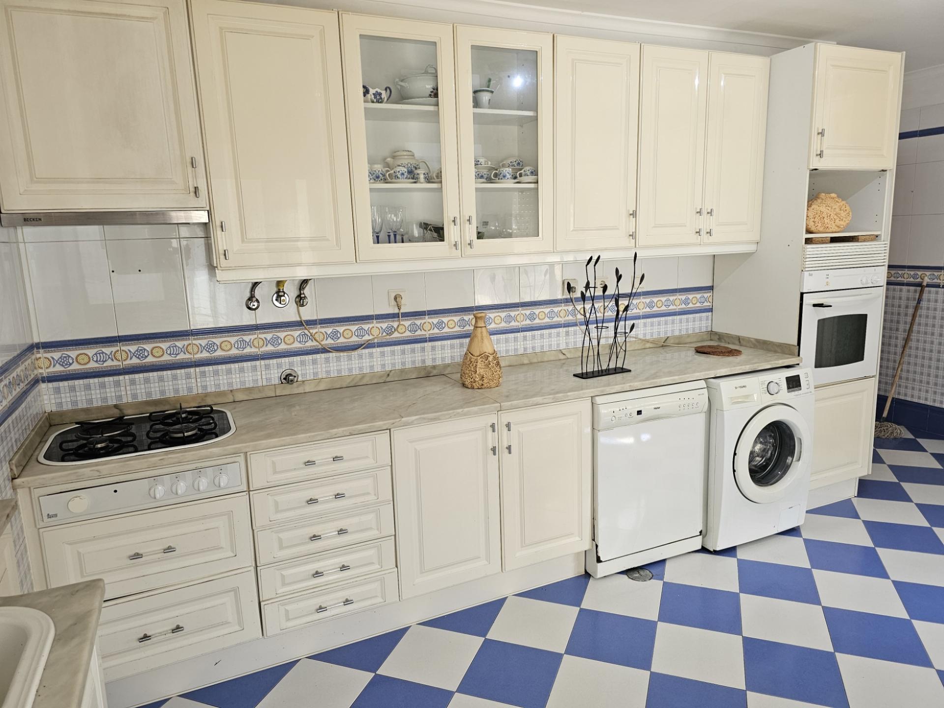 EXCLUSIVO - Apartamento T2 + 1 com áreas generosas e 2 wc - Bairro Afonso Costa(Setúbal)