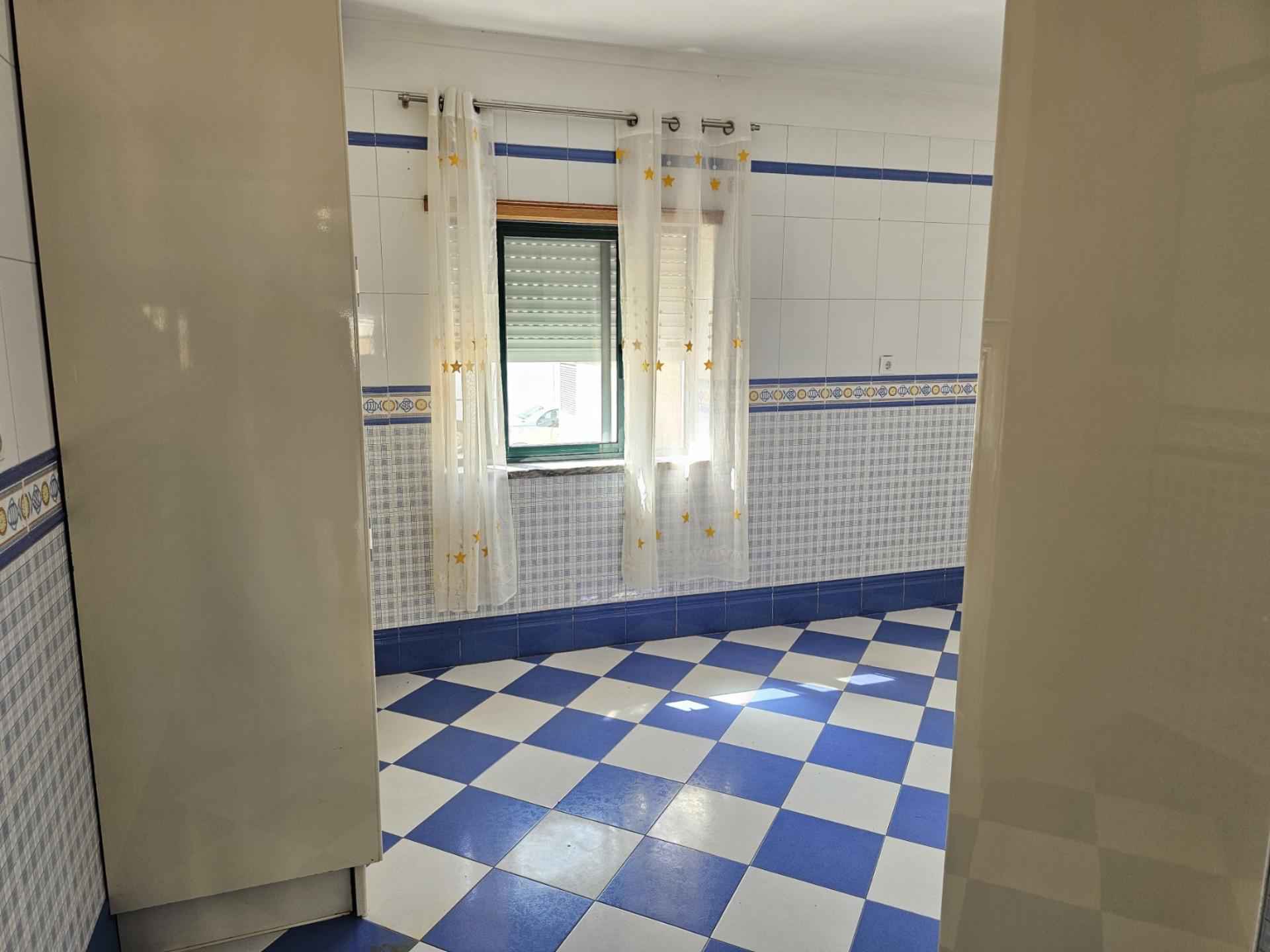 EXCLUSIVO - Apartamento T2 + 1 com áreas generosas e 2 wc - Bairro Afonso Costa(Setúbal)