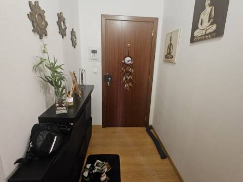 EXCLUSIVO - Apartamento T2 renovado com varanda fechada - Tetra(Setúbal)