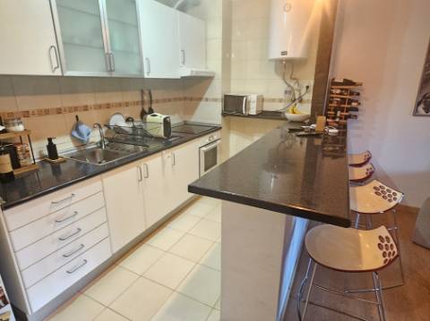 EXCLUSIVO - Apartamento T2 renovado com varanda fechada - Tetra(Setúbal)