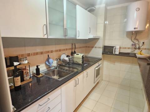 EXCLUSIVO - Apartamento T2 renovado com varanda fechada - Tetra(Setúbal)