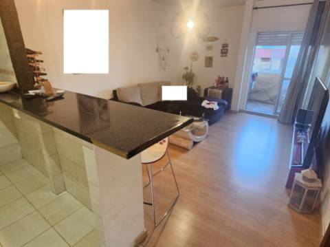 EXCLUSIVO - Apartamento T2 renovado com varanda fechada - Tetra(Setúbal)