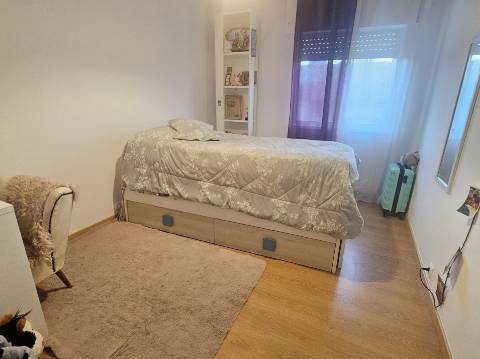 EXCLUSIVO - Apartamento T2 renovado com varanda fechada - Tetra(Setúbal)