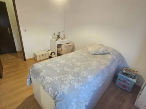 EXCLUSIVO - Apartamento T2 renovado com varanda fechada - Tetra(Setúbal)