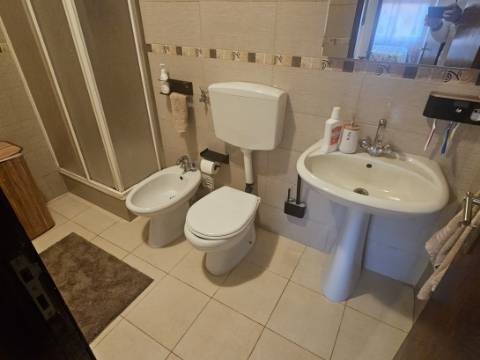 EXCLUSIVO - Apartamento T2 renovado com varanda fechada - Tetra(Setúbal)