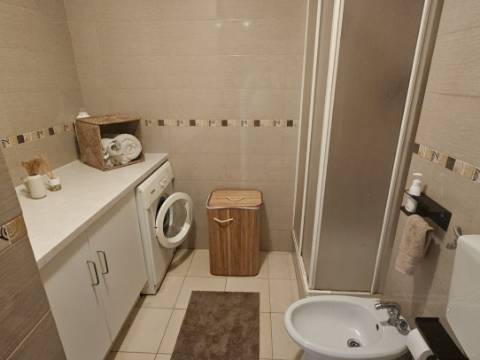 EXCLUSIVO - Apartamento T2 renovado com varanda fechada - Tetra(Setúbal)