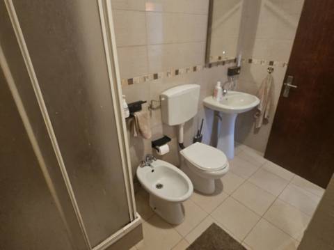 EXCLUSIVO - Apartamento T2 renovado com varanda fechada - Tetra(Setúbal)