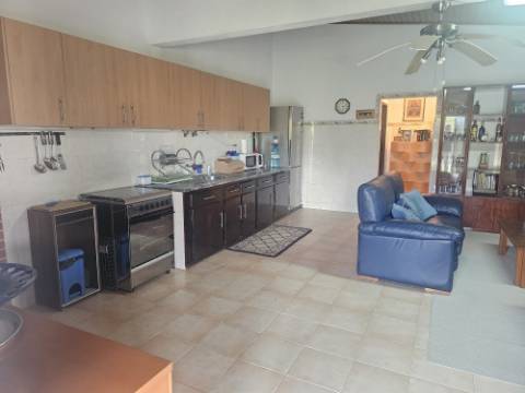 EXCLUSIVO - Quinta com 2069 m2, T1 e um armazém - Asseiceira(Palmela)