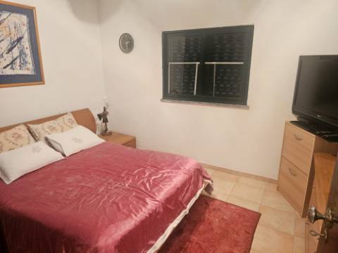 EXCLUSIVO - Quinta com 2069 m2, T1 e um armazém - Asseiceira(Palmela)