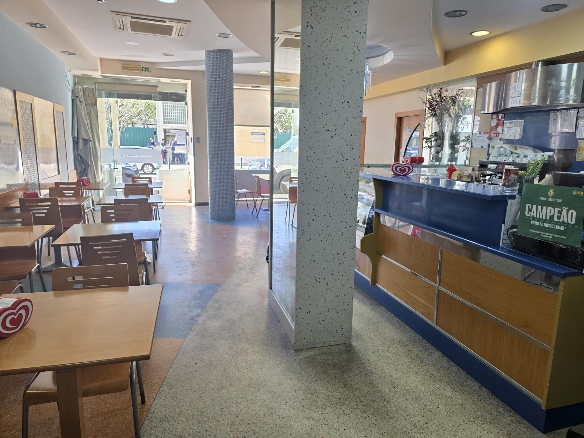 EXCLUSIVO - Oportunidade de Negócio - Trespasse de Snack-Bar / Take-Away em Pleno Centro de Setúbal(Av Luisa Todi)