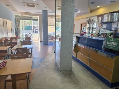 EXCLUSIVO - Oportunidade de Negócio - Trespasse de Snack-Bar / Take-Away em Pleno Centro de Setúbal(Av Luisa Todi)
