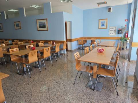 EXCLUSIVO - Oportunidade de Negócio - Trespasse de Snack-Bar / Take-Away em Pleno Centro de Setúbal(Av Luisa Todi)