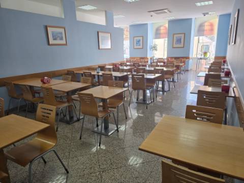 EXCLUSIVO - Oportunidade de Negócio - Trespasse de Snack-Bar / Take-Away em Pleno Centro de Setúbal(Av Luisa Todi)