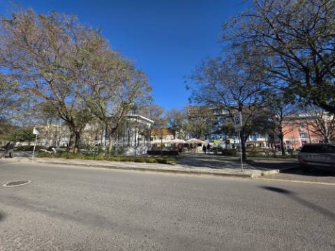 EXCLUSIVO - Oportunidade de Negócio - Trespasse de Snack-Bar / Take-Away em Pleno Centro de Setúbal(Av Luisa Todi)