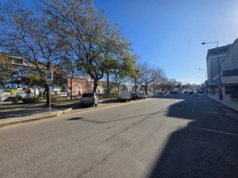 EXCLUSIVO - Oportunidade de Negócio - Trespasse de Snack-Bar / Take-Away em Pleno Centro de Setúbal(Av Luisa Todi)