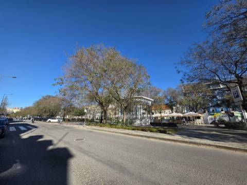 EXCLUSIVO - Oportunidade de Negócio - Trespasse de Snack-Bar / Take-Away em Pleno Centro de Setúbal(Av Luisa Todi)