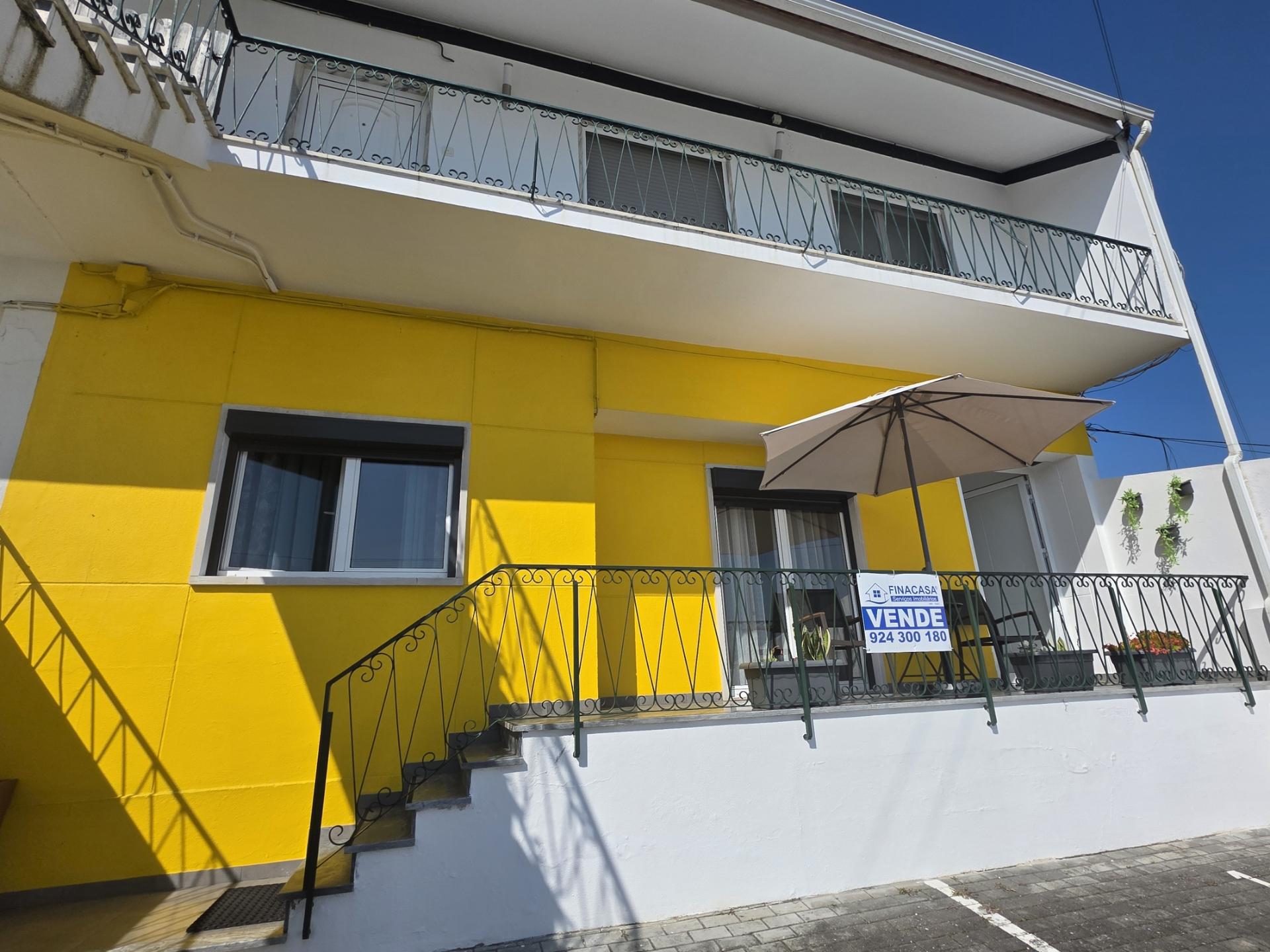 EXCLUSIVO - Excelente andar de moradia T2 todo remodelado com terraço e parqueamento - Paredes(Alenquer)