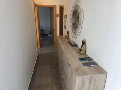 EXCLUSIVO - Excelente andar de moradia T2 todo remodelado com terraço e parqueamento - Paredes(Alenquer)