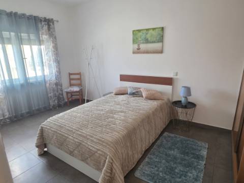 EXCLUSIVO - Excelente andar de moradia T2 todo remodelado com terraço e parqueamento - Paredes(Alenquer)