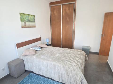 EXCLUSIVO - Excelente andar de moradia T2 todo remodelado com terraço e parqueamento - Paredes(Alenquer)