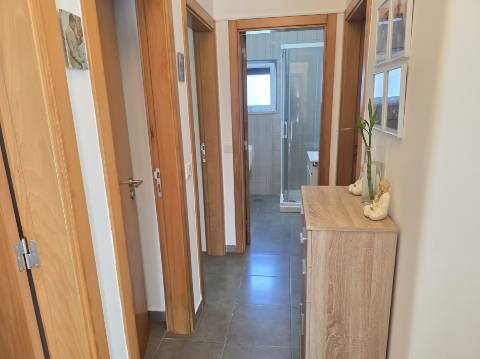 EXCLUSIVO - Excelente andar de moradia T2 todo remodelado com terraço e parqueamento - Paredes(Alenquer)