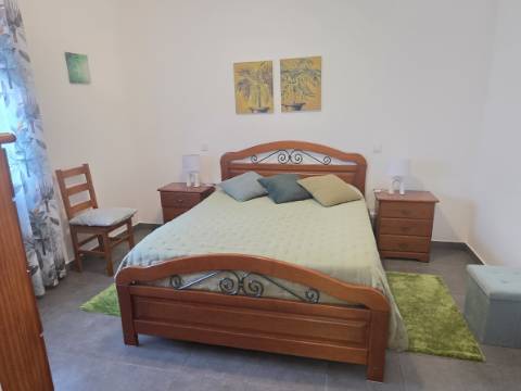 EXCLUSIVO - Excelente andar de moradia T2 todo remodelado com terraço e parqueamento - Paredes(Alenquer)